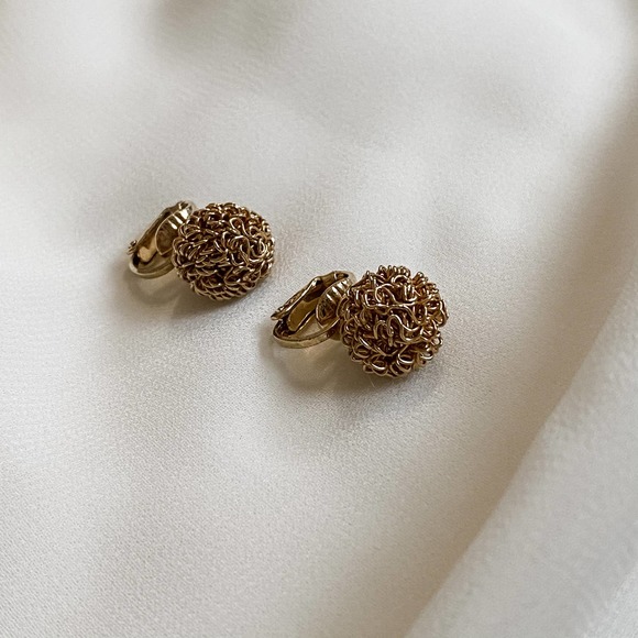 VTG Gold Chain Ball Scribble Clip Earrings - Picture 6 of 6